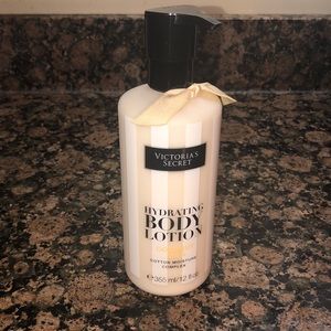 Victoria Secret Hydrating Body Lotion